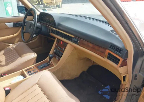 1984 Mercedes-Benz 380 Se z USA, uszkodzony, nr VIN WDBCA32A9EA062482